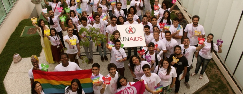 Dezembro Vermelho promove a conscientização nacional sobre prevenção ao HIV e à AIDS